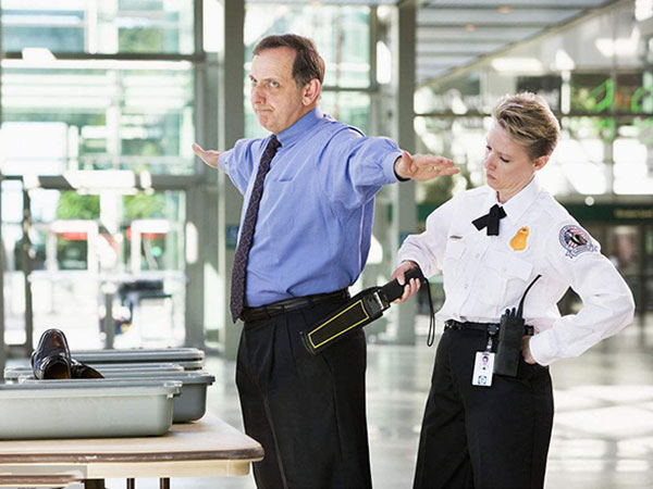 手持金屬探測器使用前的準備工作